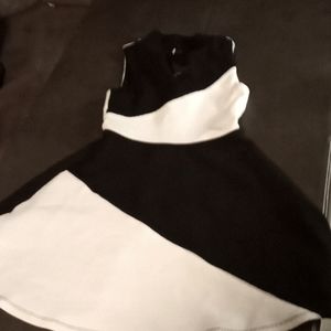 Zunie size 7 white and black